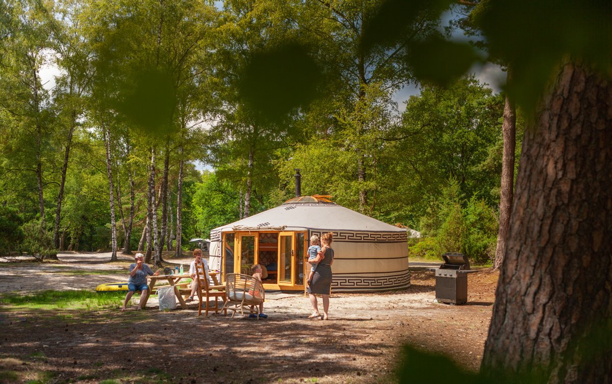 Luxe yurt met privé-sanitair | Landgoedcamping Het Meuleman