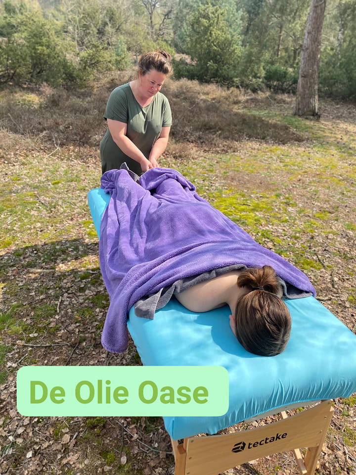 Ontspannende massage op de camping