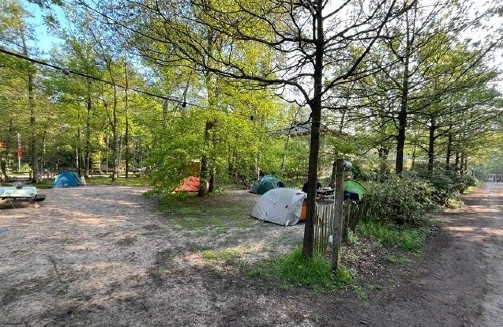 Trekkersveld meuleman tentjes picknicktafel mei2024